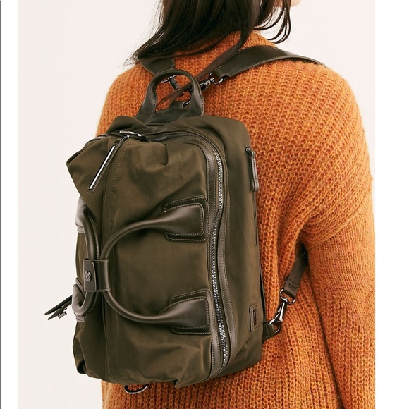 caraa studio duffel backpack